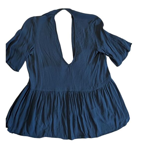 Kimchi blue deep Vneck peplum black blouse sz small - Picture 3 of 7